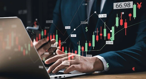 How to Use Implied Volatility Simulations to Improve Options Trades?